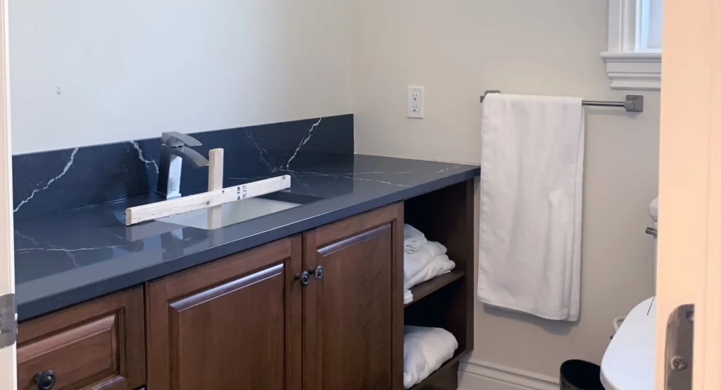 Ginette's Guest Bathroom renovation in Ottawa — project photo 02